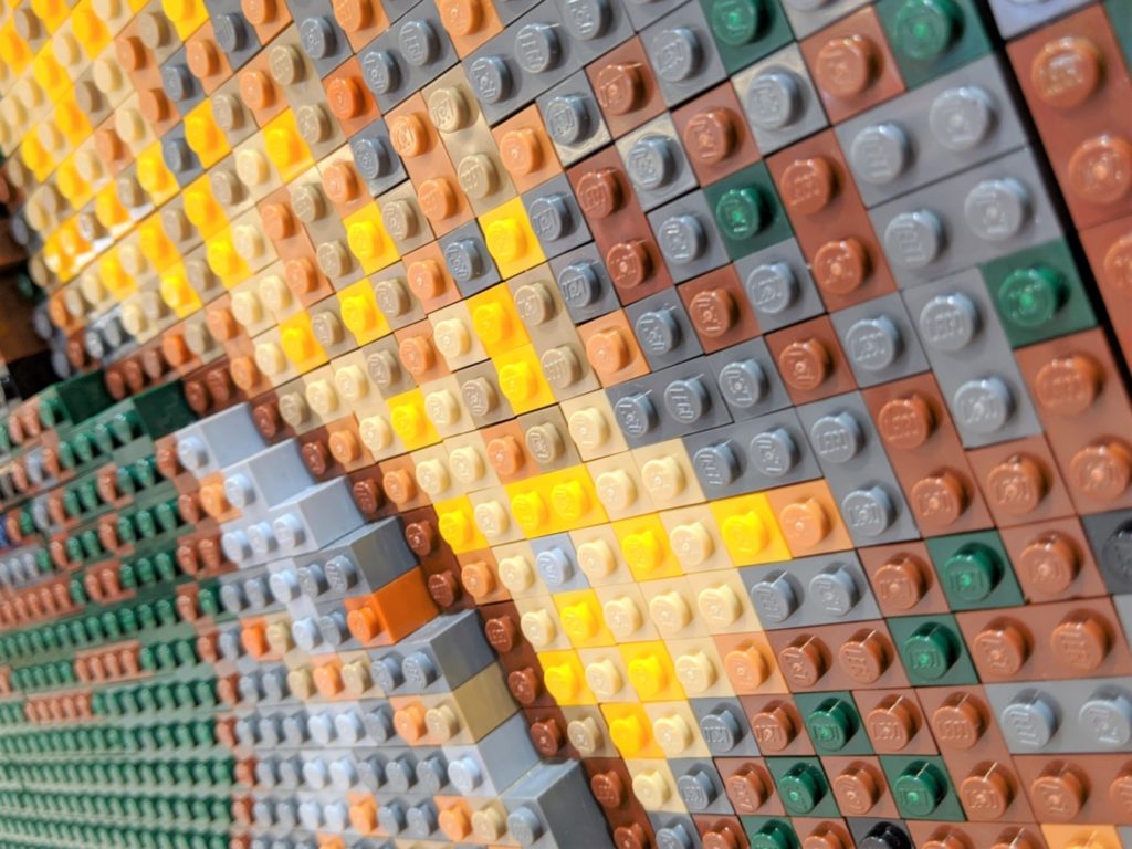 レゴブロックで作られた作品「風神雷神図屏風」のレゴブロックの拡大写真